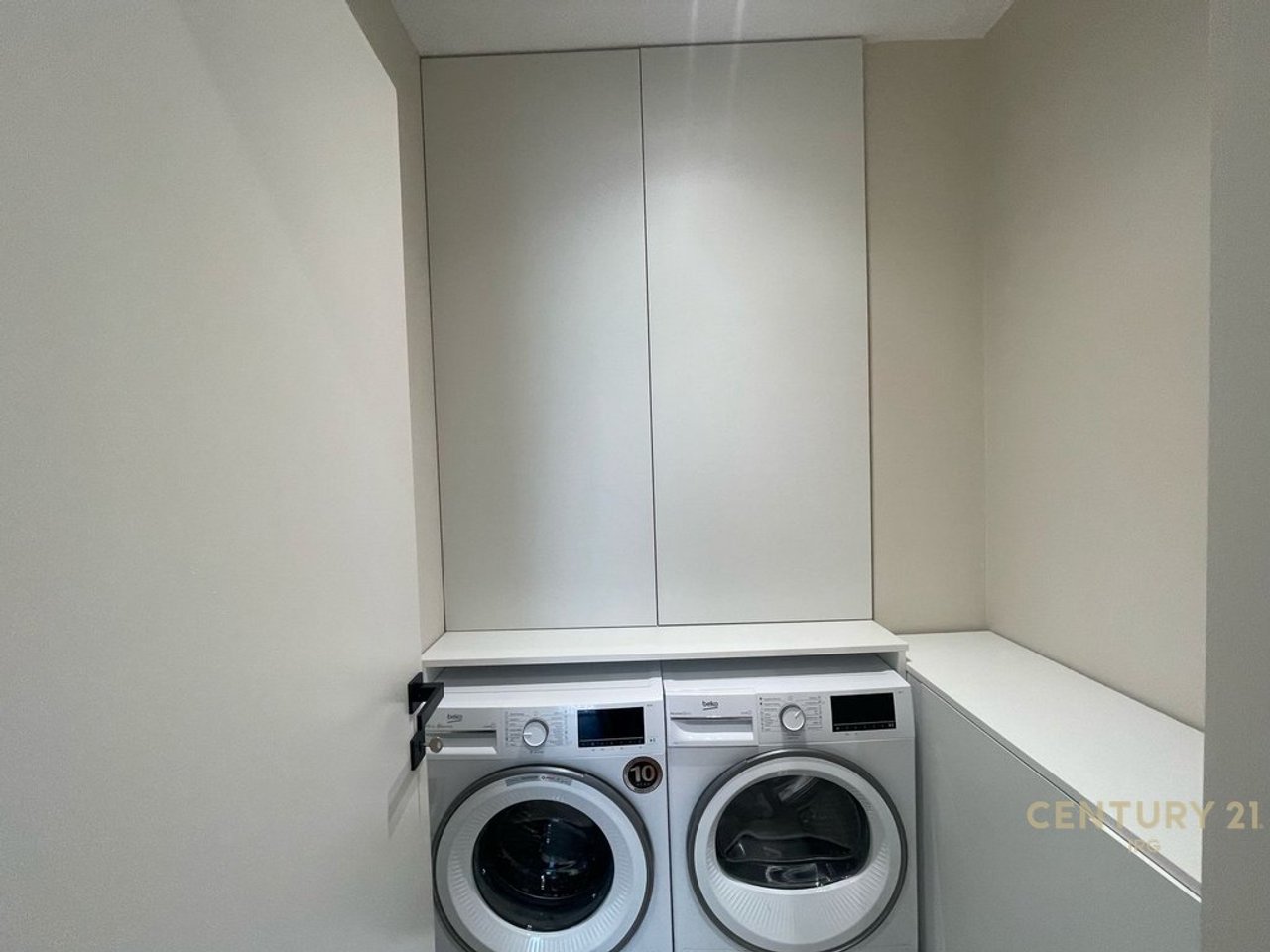 IN AFFITTO APPARTAMENTO DI LUSSO + POSTO AUTO AL LAKE VIEW RESIDENCE!