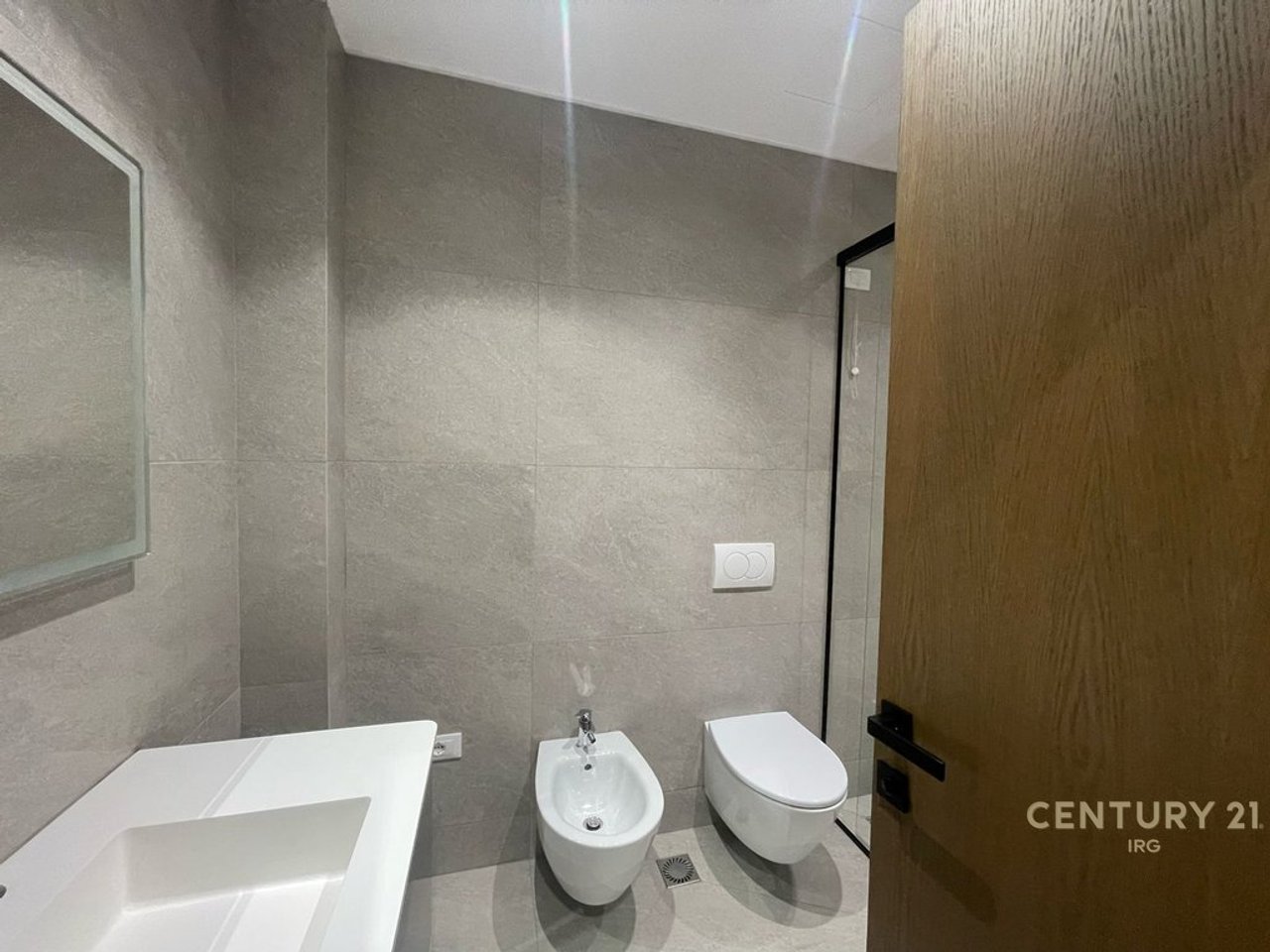 IN AFFITTO APPARTAMENTO DI LUSSO + POSTO AUTO AL LAKE VIEW RESIDENCE!