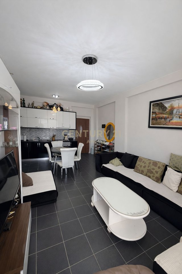 Appartamento 1+1 in vendita a Shkembi i Kavajes con vista mare!