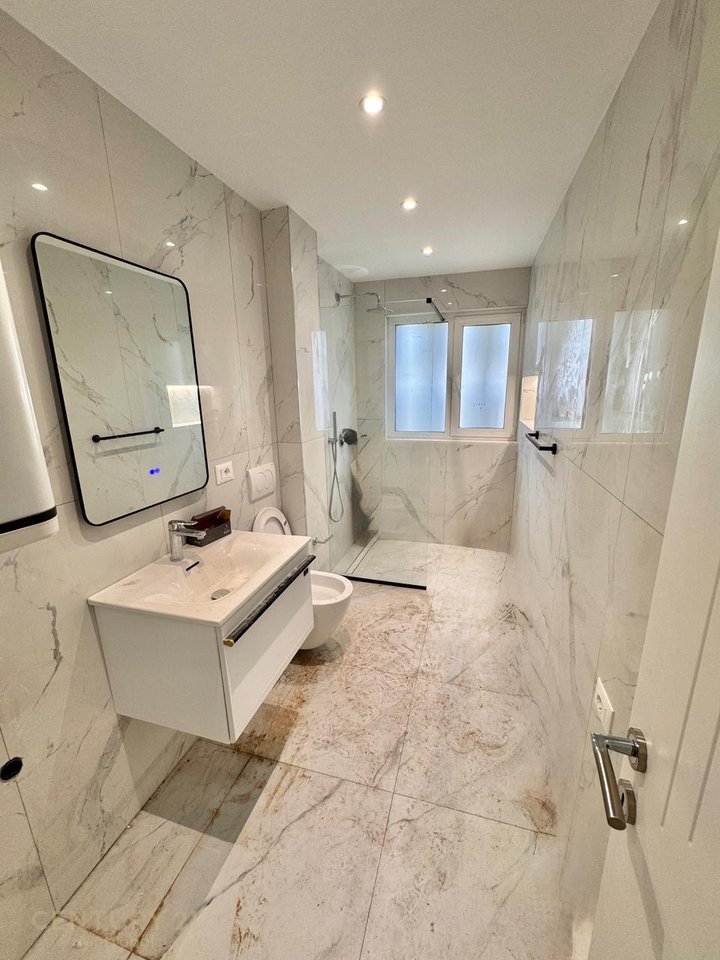 OFFICE FOR RENT IN THE CENTER, 100 m2.