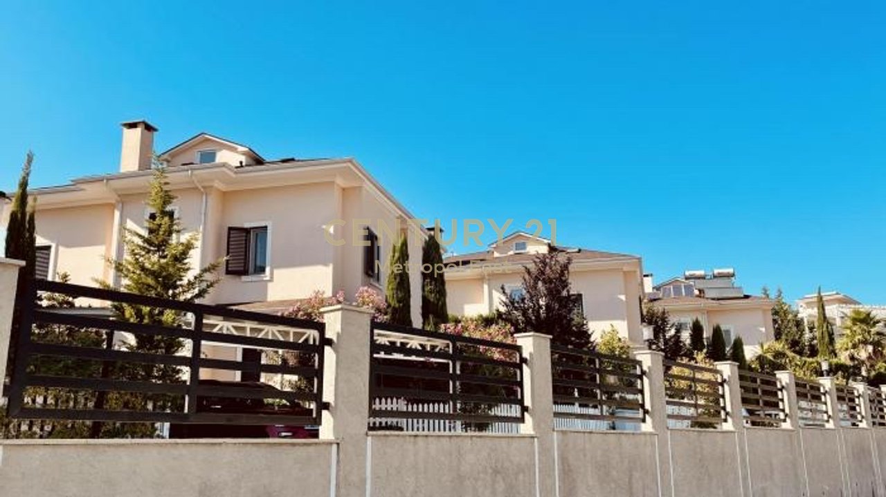 Modern villas for rent in Tuscany Villas 2