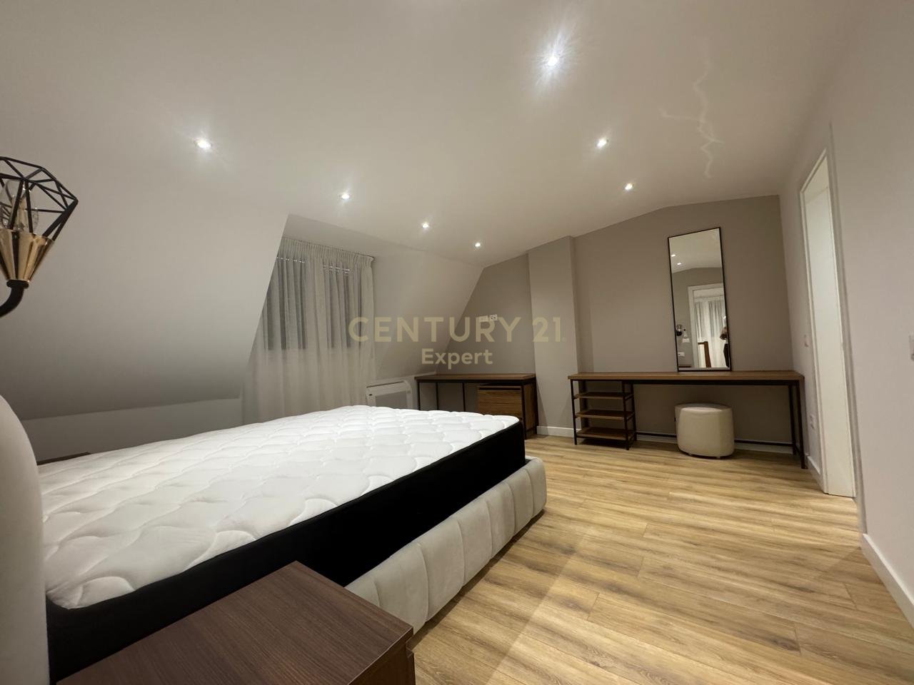 MODERN DUPLEX APARTMENT AT DRY LAKE