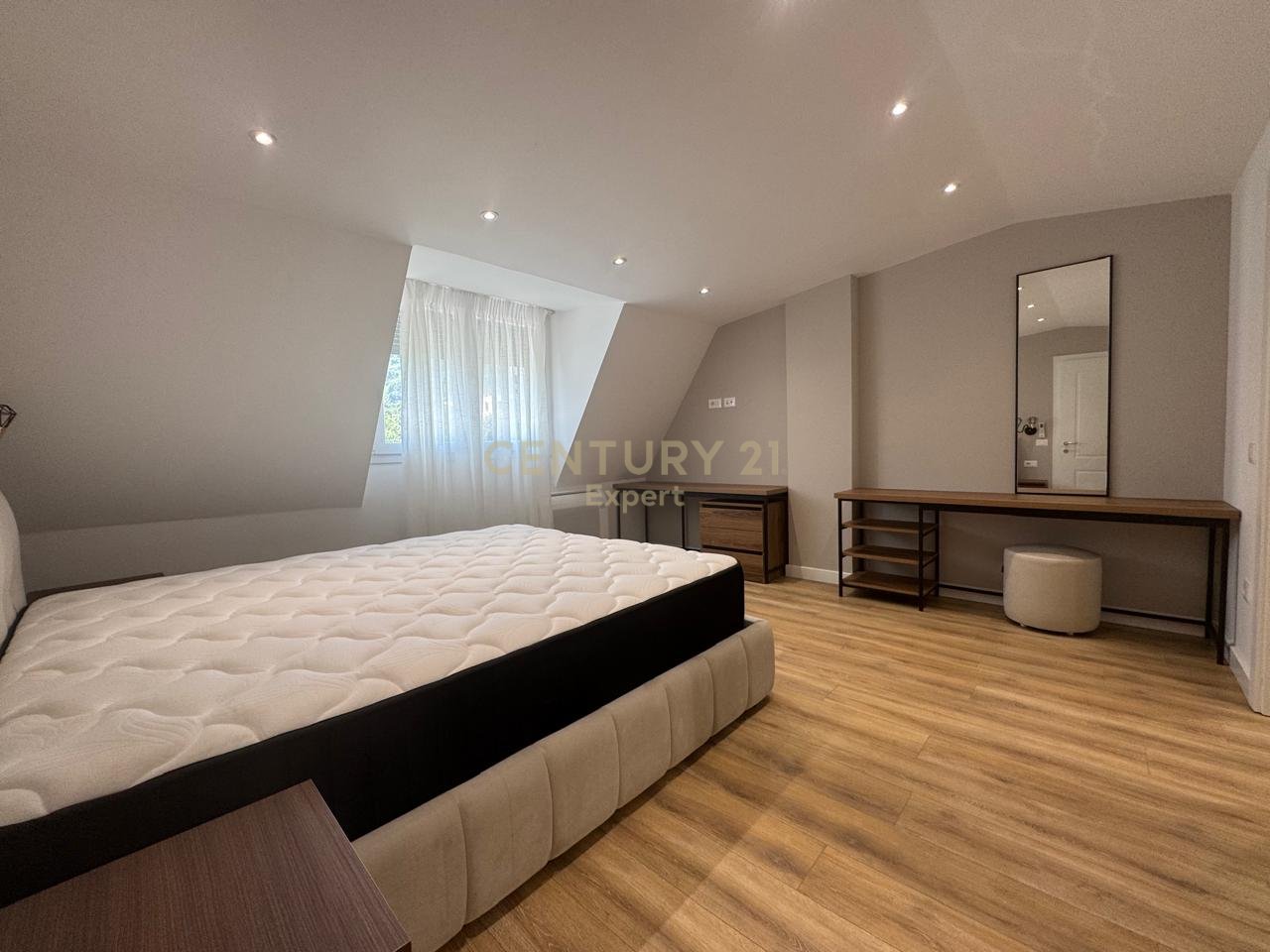 MODERN DUPLEX APARTMENT AT DRY LAKE