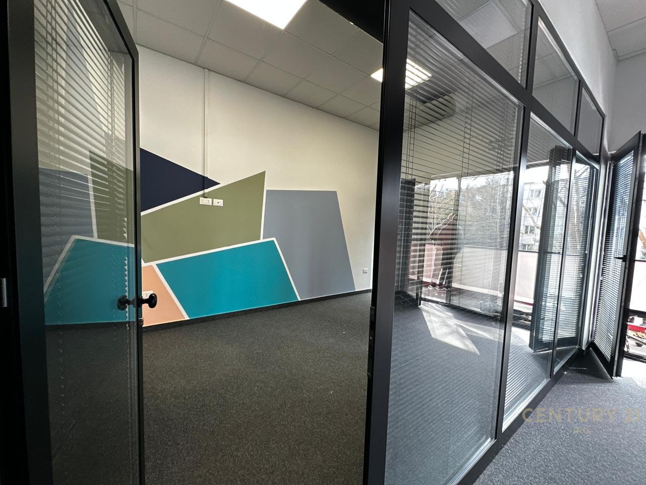 JAPIM ME QIRA AMBIENT PER ZYRA, ARLIS FARMACIA 10