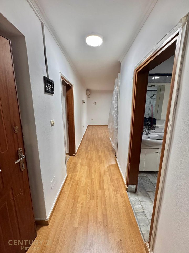 APARTAMENT PER ZYRE, RRUGA ELBASANIT TE 7 XHUXHAT!