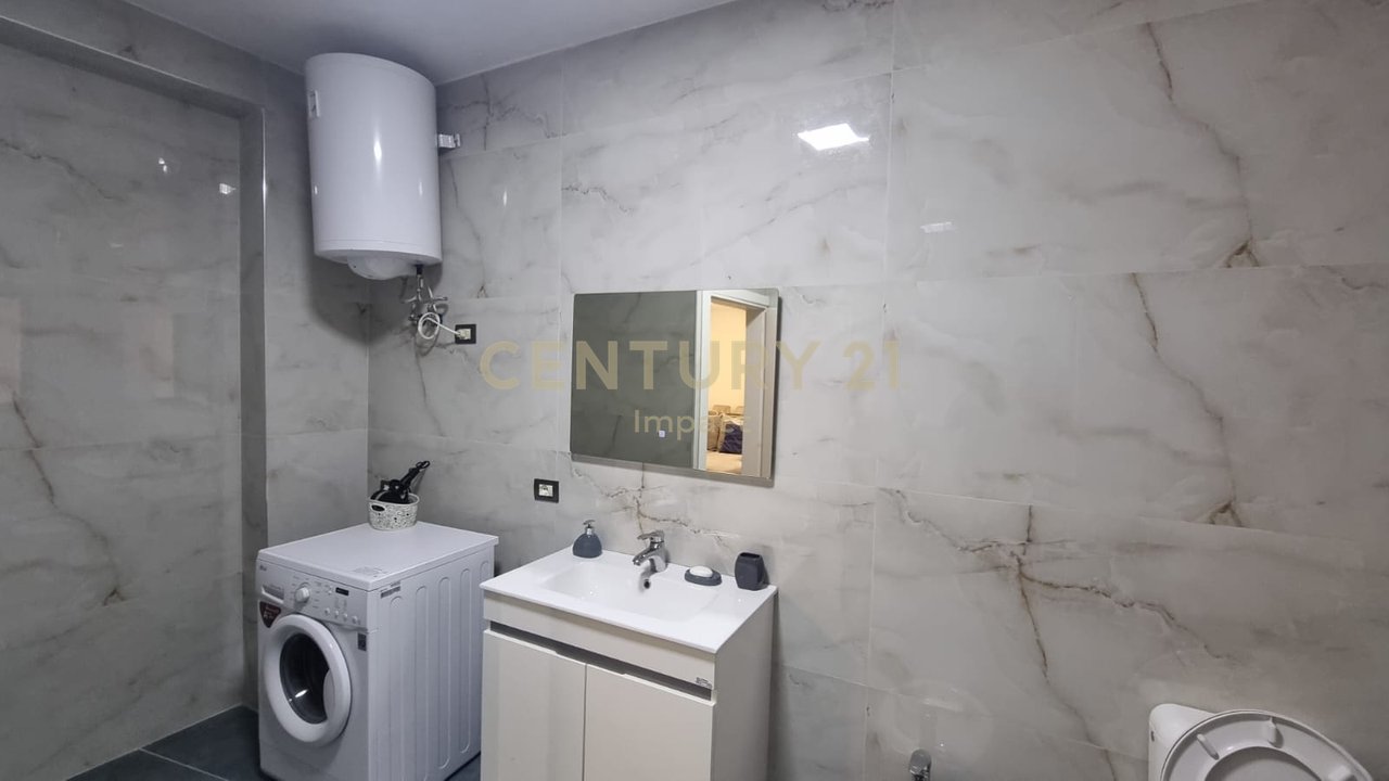Apartament 2+1 Me Qira në Restorant Durrësi, Tiranë - 900€,ME POST PARKIMI !