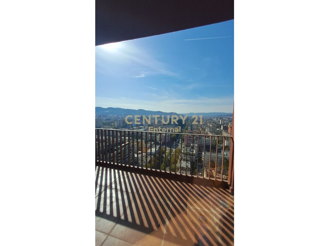 Zyre 2+1+Parcheggio in affitto al Garden Building