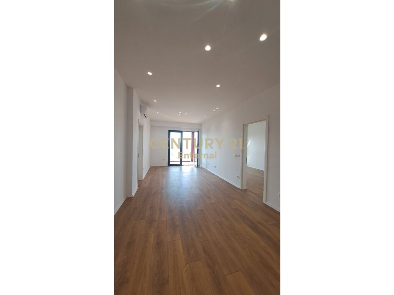 Zyre 2+1+Parcheggio in affitto al Garden Building