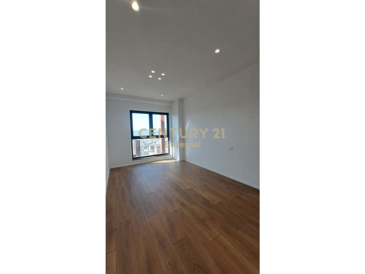 Zyre 2+1+Parcheggio in affitto al Garden Building