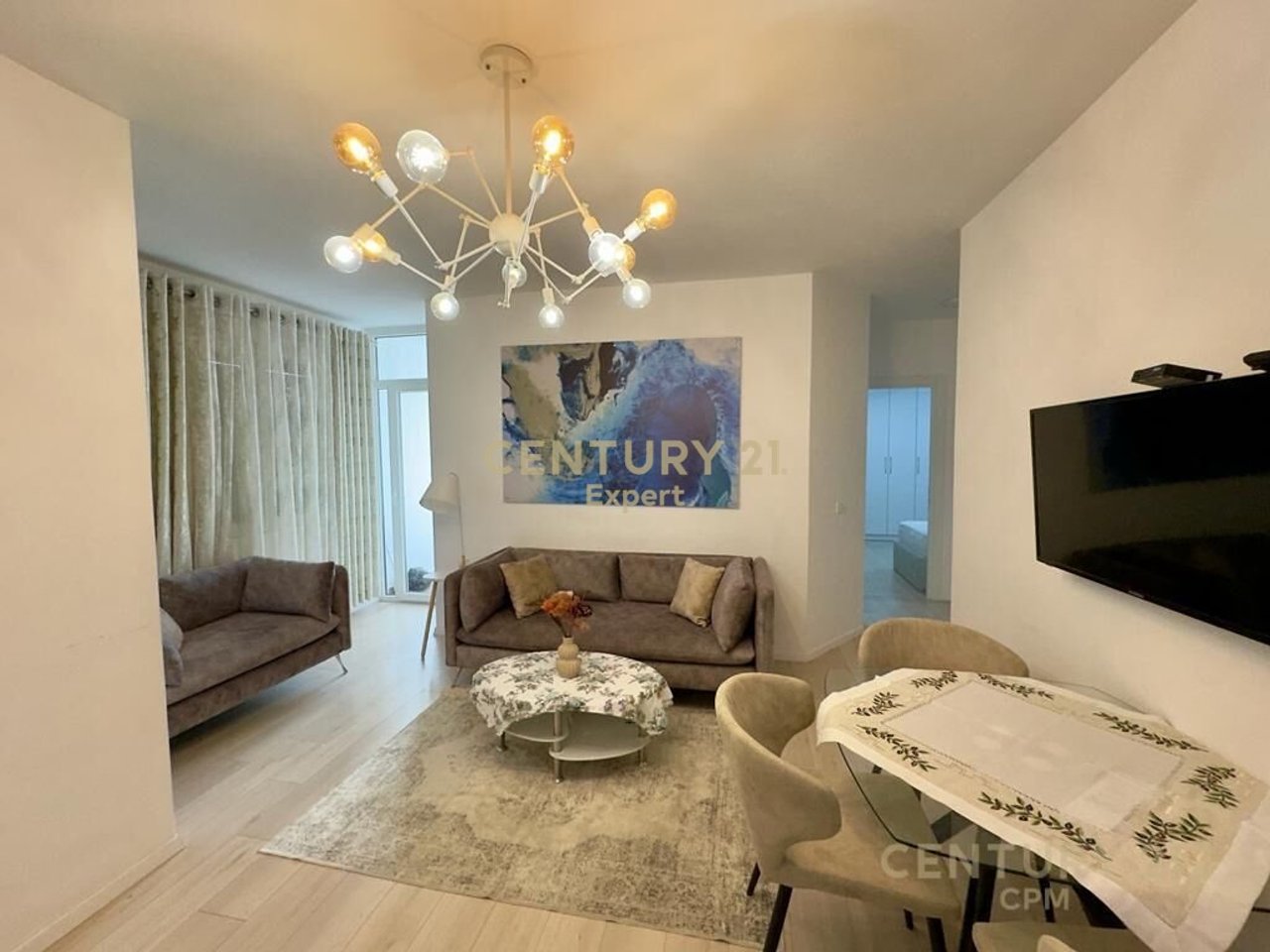 Apartament 2+1 per qira tek Pazari i Ri