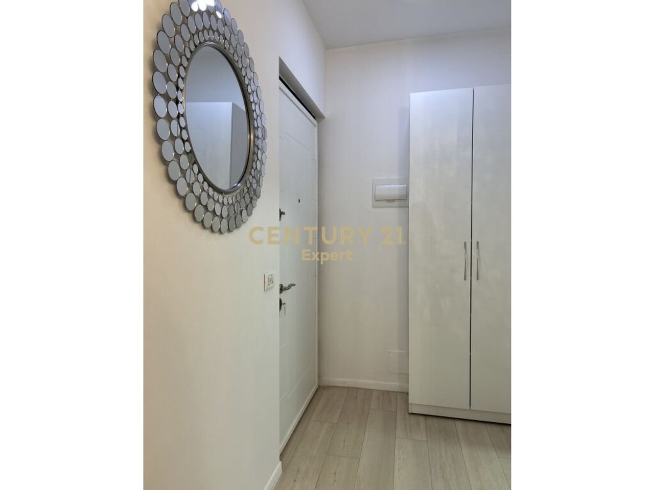 Apartament 2+1 per qira tek Pazari i Ri