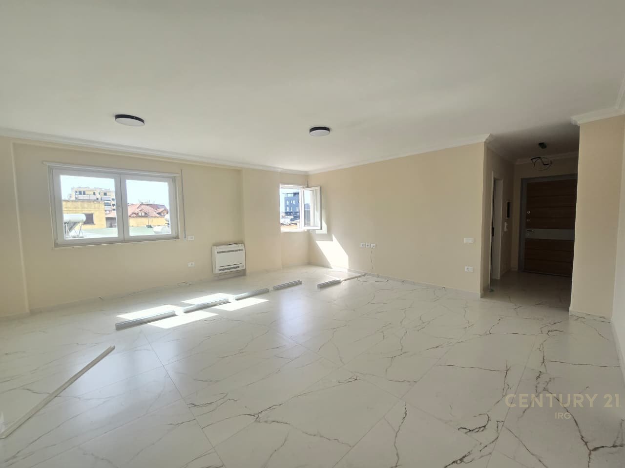 APARTAMENT 2+1 BOSH PER QIRA TE 'DONIKA CENTER'!