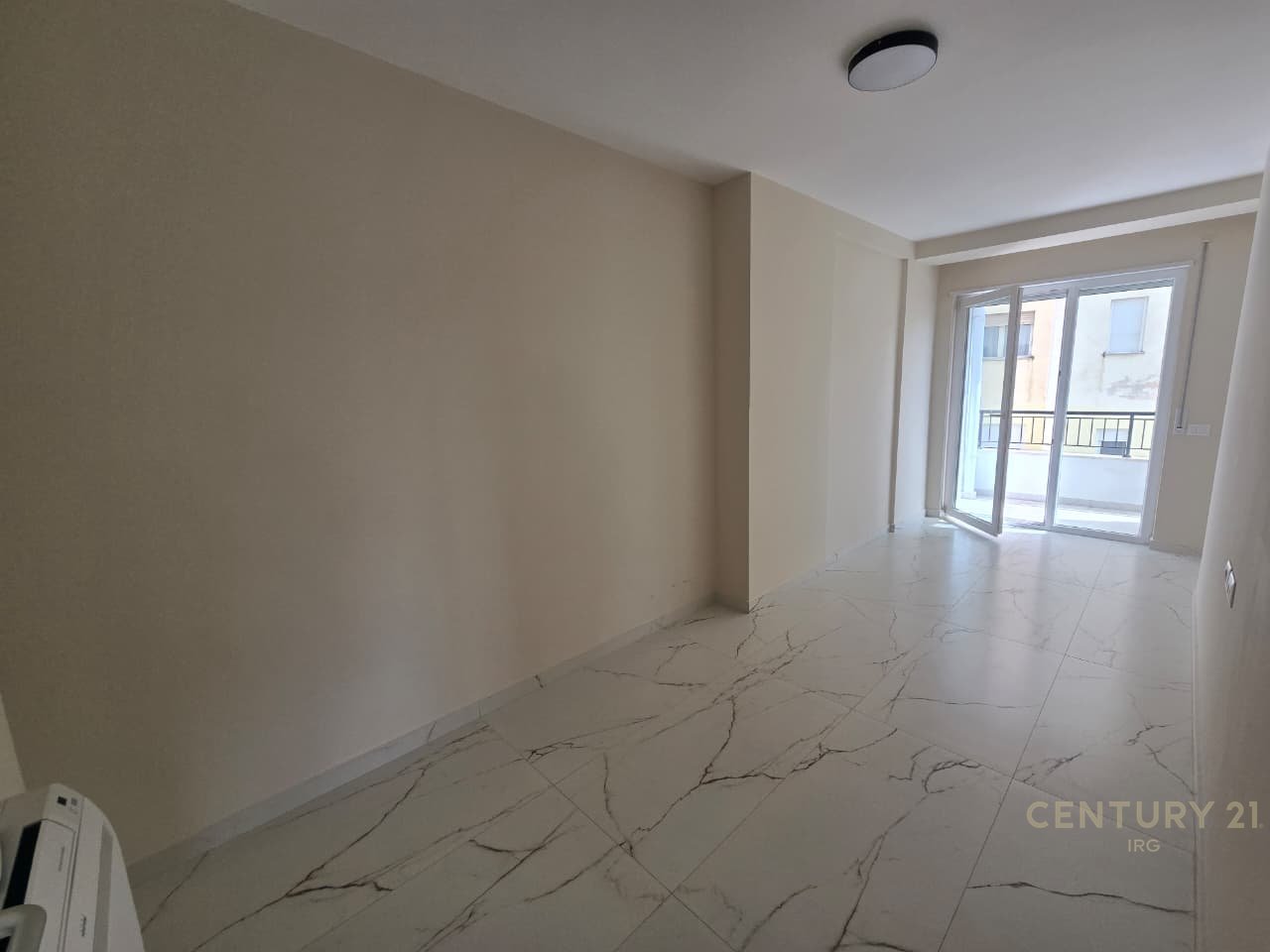 APARTAMENT 2+1 BOSH PER QIRA TE 'DONIKA CENTER'!