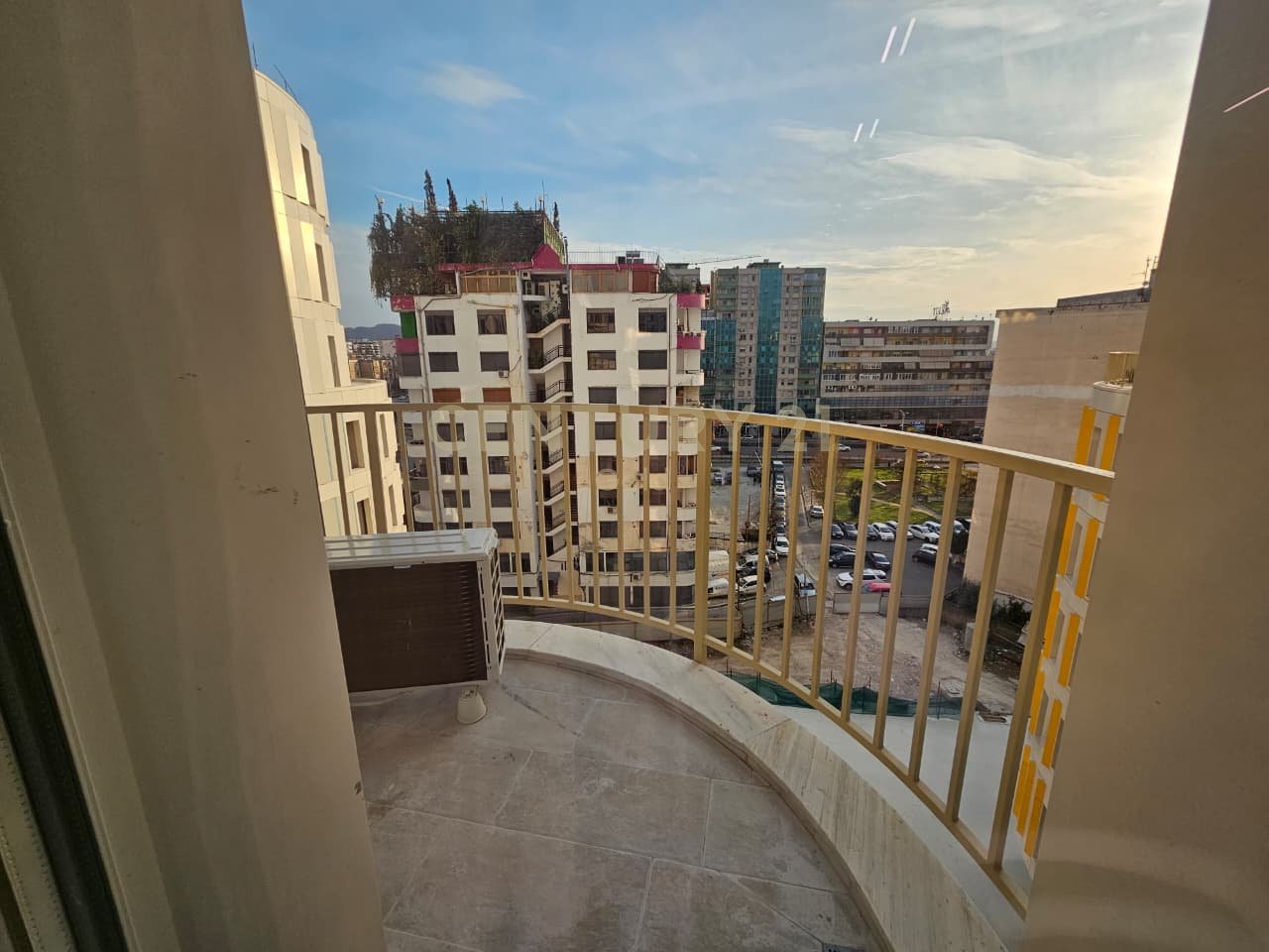 JAPIM ME QIRA APARTAMENT 1+1+ POST PARKIMI!