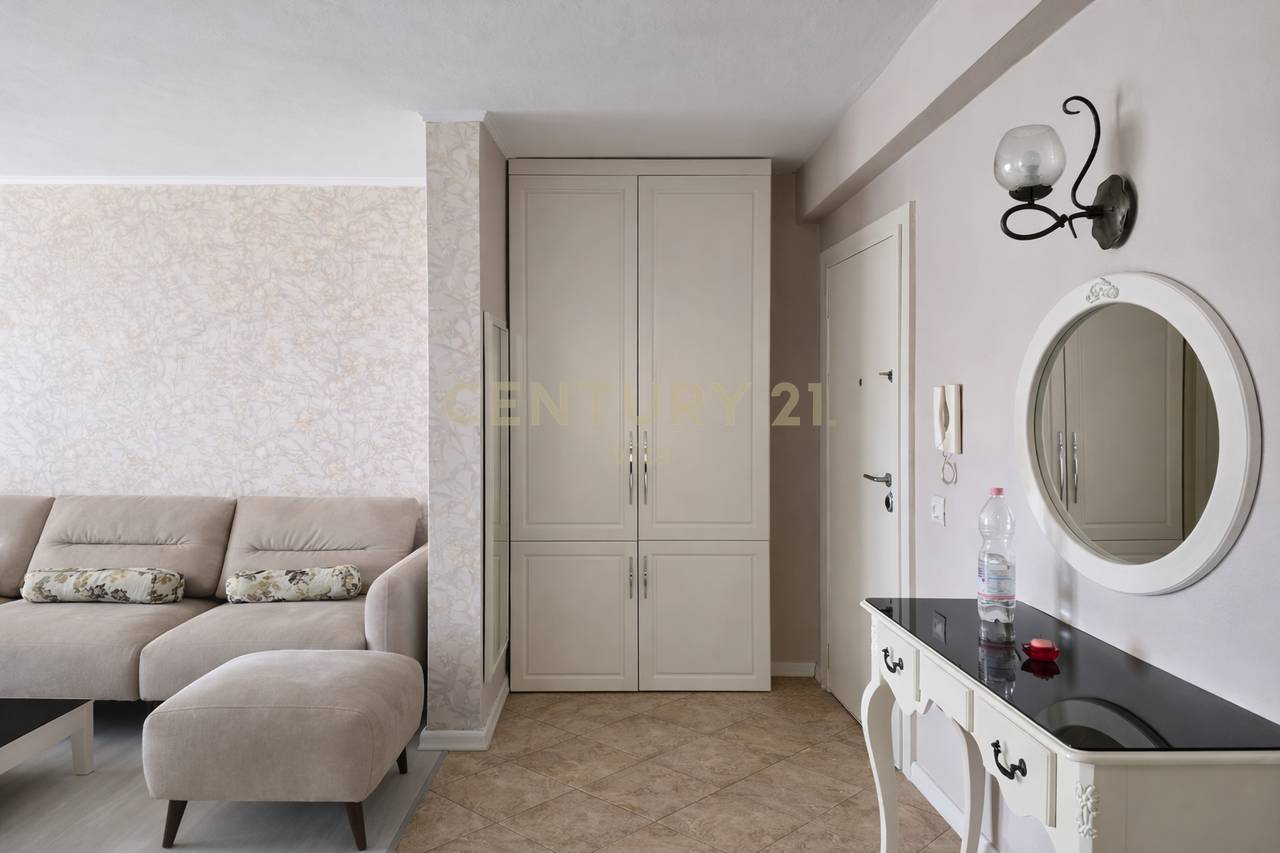 Shitet  Apartament  2+1  pranë Markatës së Fruta-Perimeve , Durres !!