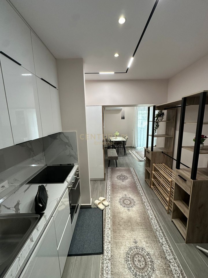 Rruga e Elbasanit - Jepet me qera 1+1 moderne  tek Ambasada Amerikane