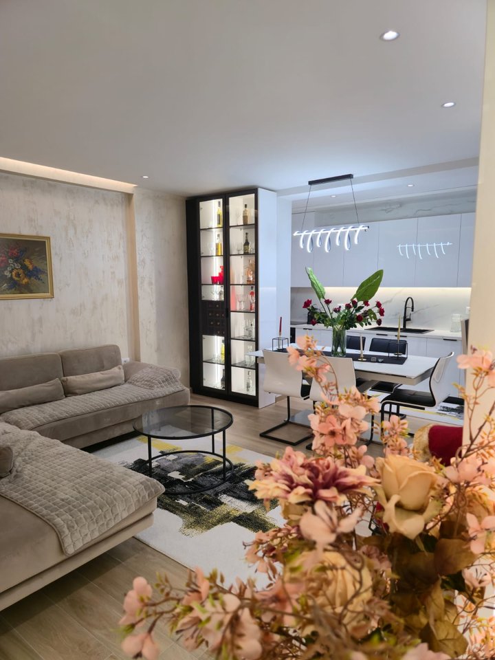 SHITET SUPER APARTAMENT LUKSOZ 2+2+2 ,RRUGA GJERGJ ARIANITI(PRANE JUMBO)!