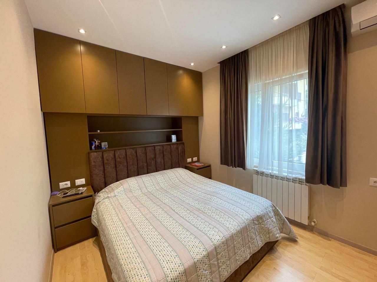 VILE ME QIRA PRANE KOMPLEKSIT TE VILAVE AMERIKANE!