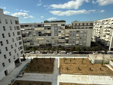 Apartament 1+1 Për Shitje në Komuna e Parisit, Tiranë