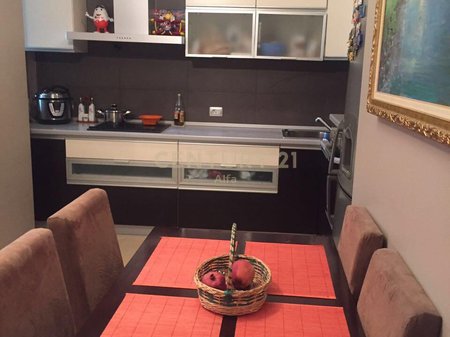 Jepet me qira apartament 1+1 tek Shallvaret!
