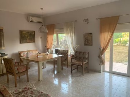 BUILDING FOR RENT 2 FLOORS + ATTIC WITH YARD NEXT TO MAIN ROAD!