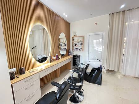 AMBIENTE PARRUCCHIERE / ESTETICA IN AFFITTO VICINO A SQUARE 21, STRADA DI KAVAJËS