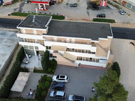 LOCALE COMMERCIALE IN AFFITTO SULLA STRADA TIRANA-NDROQ.