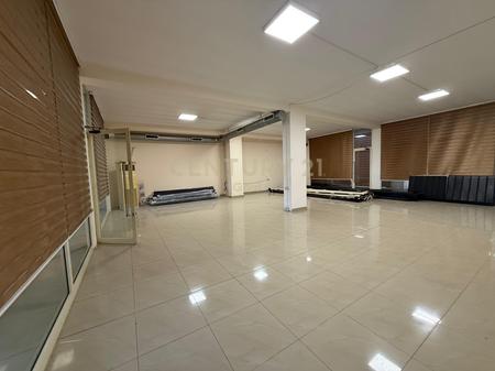 MULTIFUNCTIONAL COMMERCIAL SPACE FOR RENT NEAR CASA ITALIA!