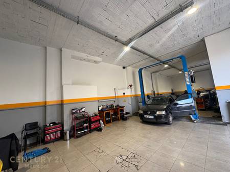 Commercial space for rent on Siri Kodra Street
