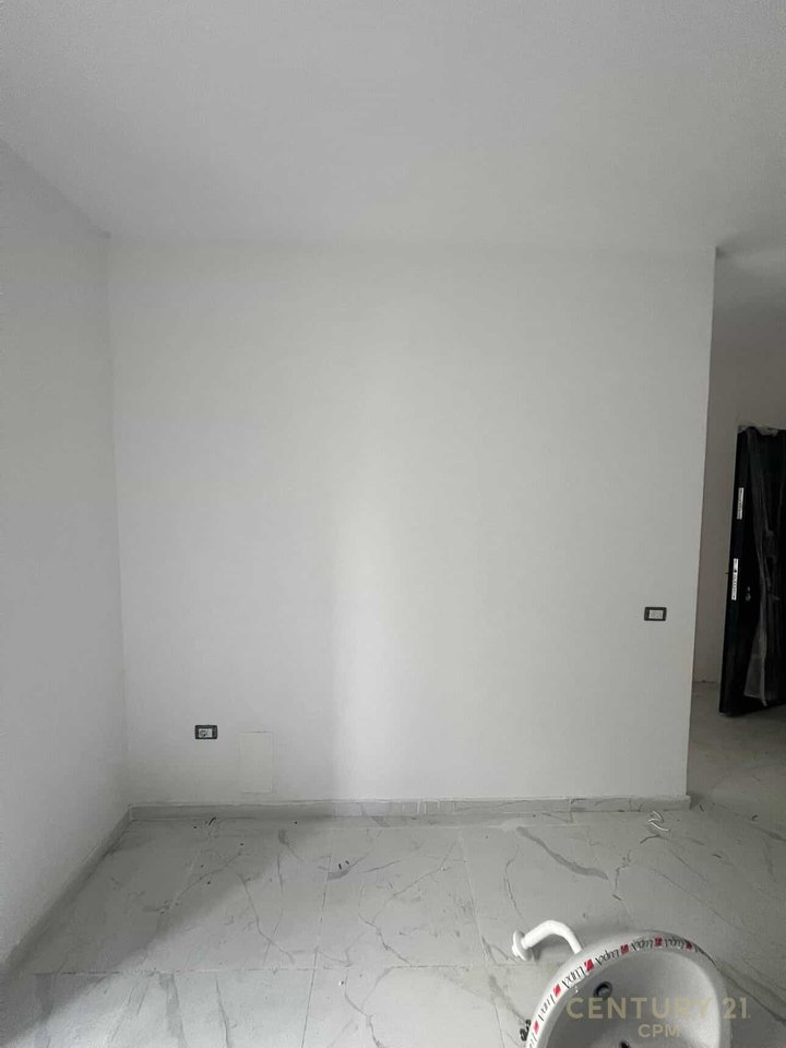 APARTAMENT 1+1 PER SHITJE , UNIVERS CITY!