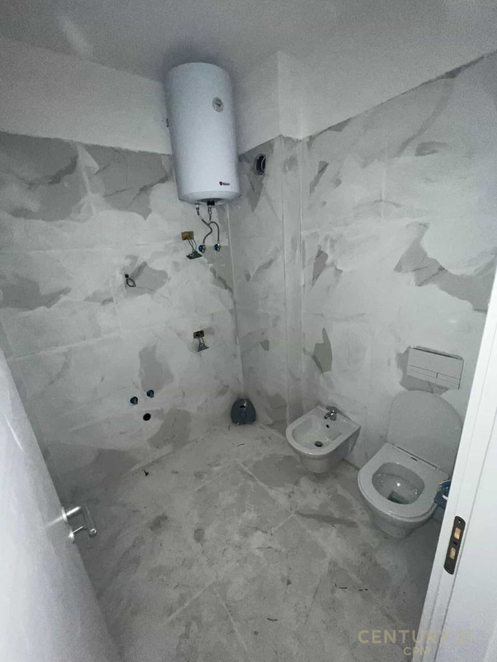 APARTAMENT 1+1 PER SHITJE , UNIVERS CITY!