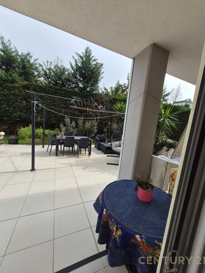 Jepet me qira apartament 2+1+ super verande ne residencen Touch the Sun ne Sauk !
