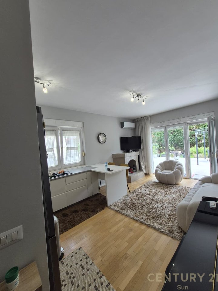 Jepet me qira apartament 2+1+ super verande ne residencen Touch the Sun ne Sauk !