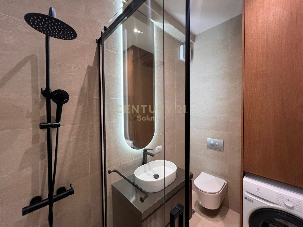 APARTAMENT 1+1 PER SHITJE PRANE PALLATIT ME SHIGJETA !