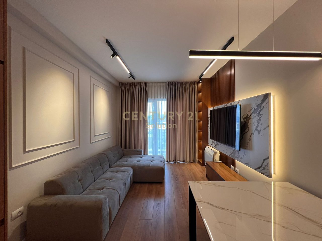 APARTAMENT 1+1 PER SHITJE PRANE PALLATIT ME SHIGJETA !