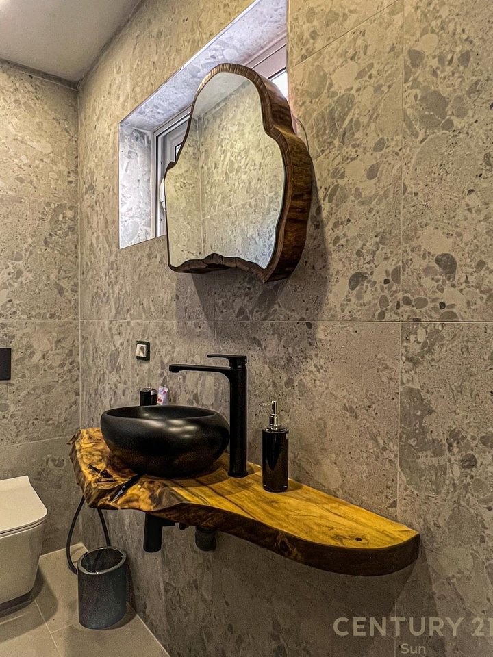 SHESIM 3 APARTAMENTE NE SARANDE 200 M NGA DETI.