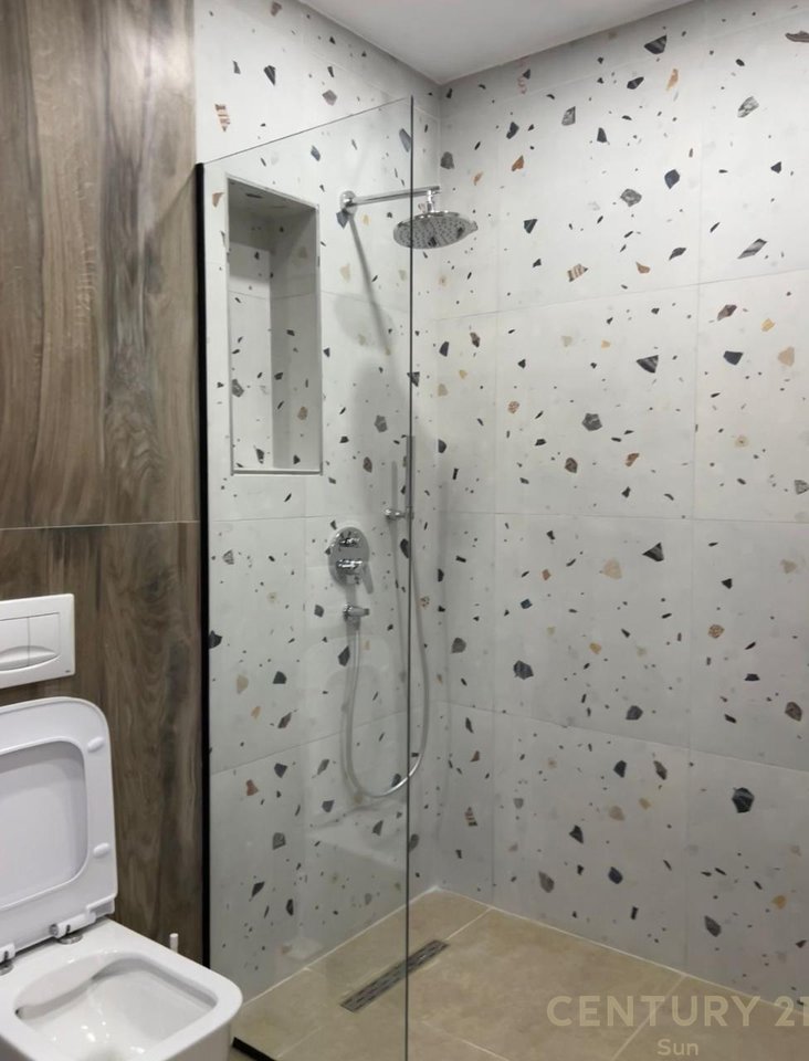 SHESIM 3 APARTAMENTE NE SARANDE 200 M NGA DETI.