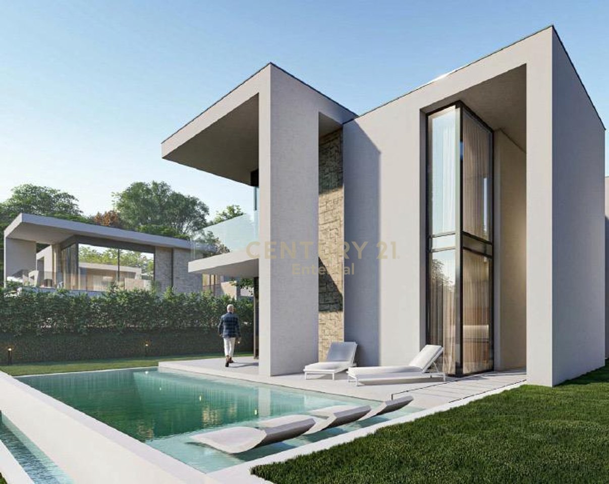 Vilë me Pishine Për Shitje në Farkë