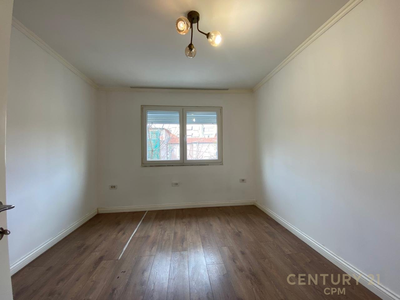 ON MINE PEZA STREET WE RENT SPACE FOR OFFICES OR BUSINESS