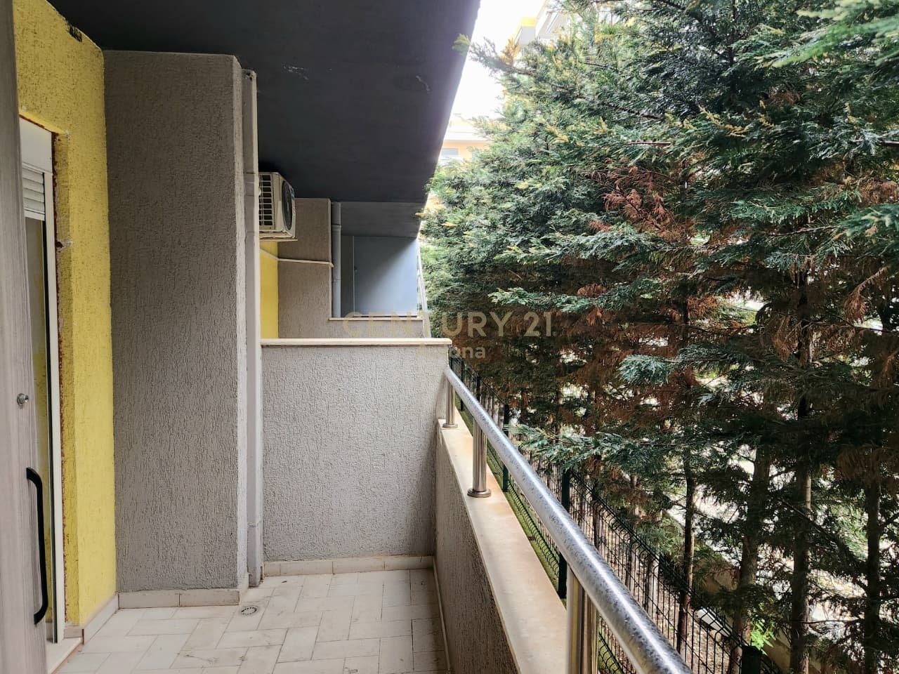 Apartament për Shitje pranë Marina Bay Resort, Lungomare