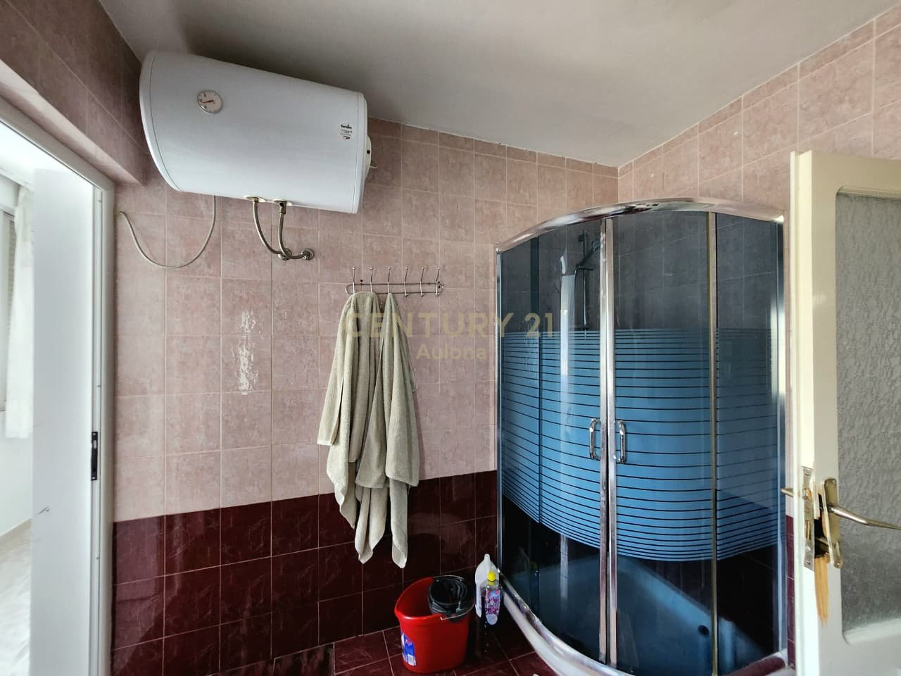 Dy Apartamente 1+1 për Shitje pranë Bulevardit Kryesor