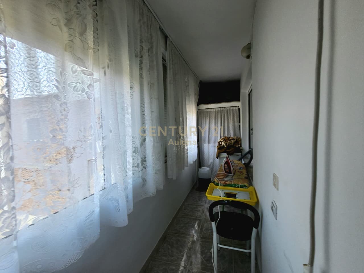 Dy Apartamente 1+1 për Shitje pranë Bulevardit Kryesor