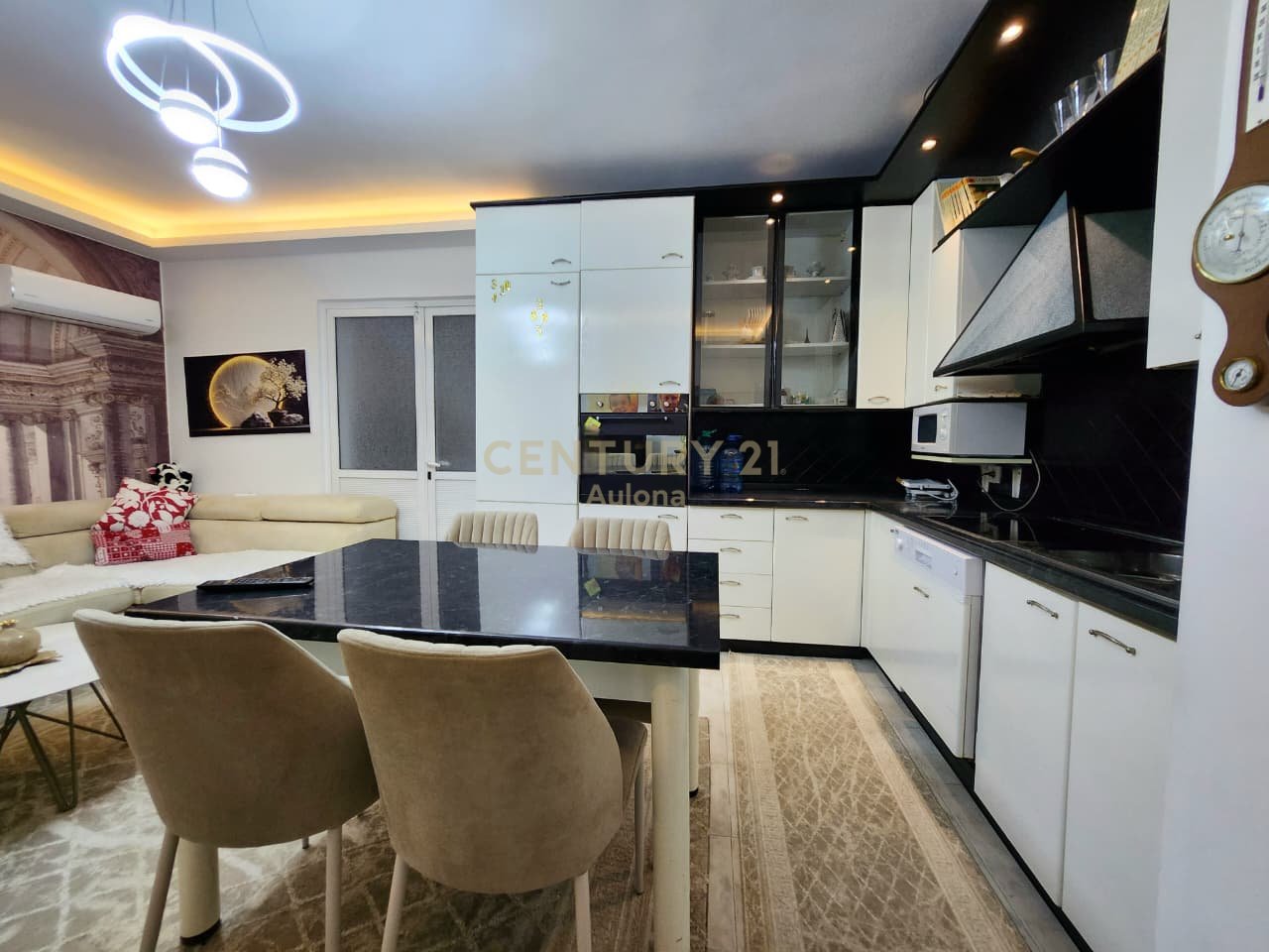 Dy Apartamente 1+1 për Shitje pranë Bulevardit Kryesor