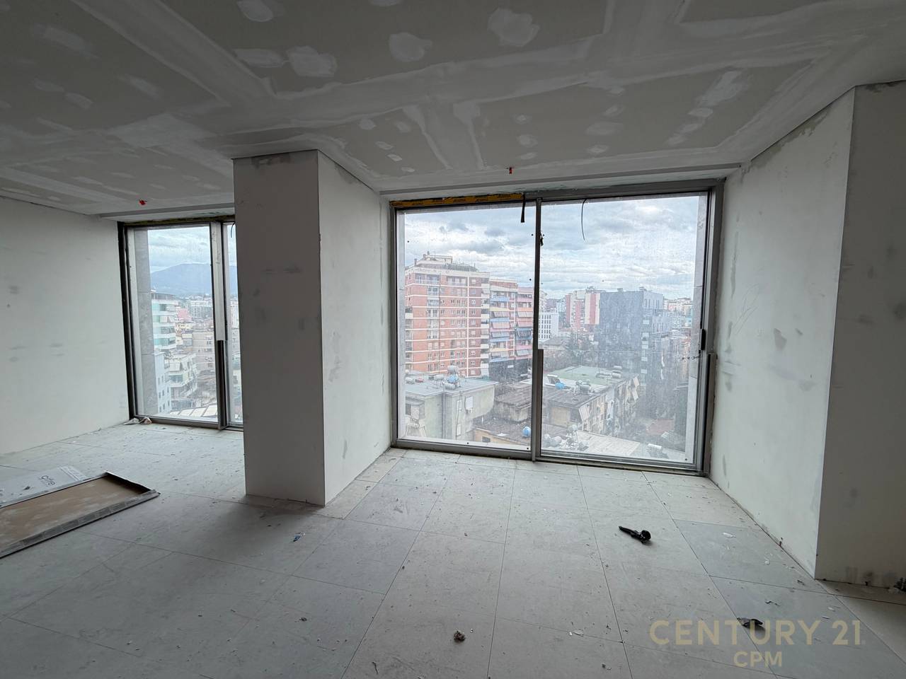 Ambient per zyre me qira tek Downtown One!