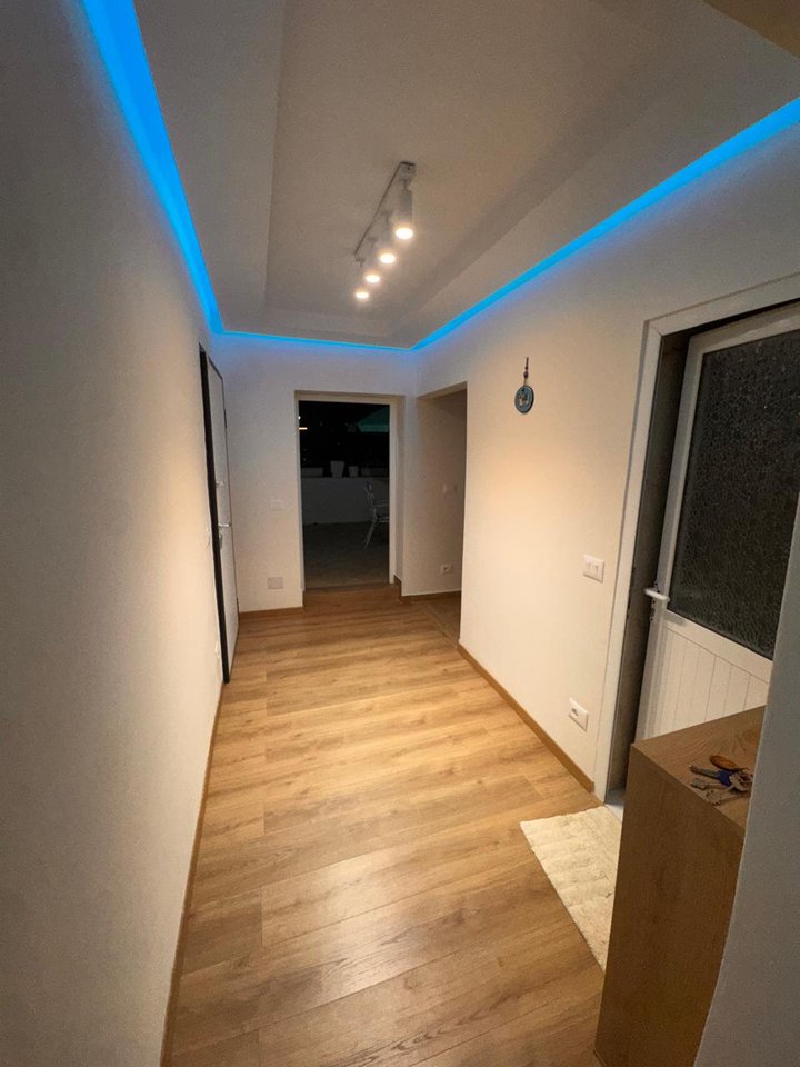 SARANDE, JEPET ME QIRA STUDIO APARTAMENT ME VERANDE ME PAMJE NGA DETI