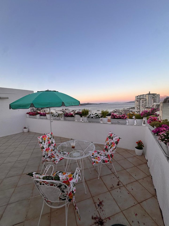 SARANDE, JEPET ME QIRA STUDIO APARTAMENT ME VERANDE ME PAMJE NGA DETI