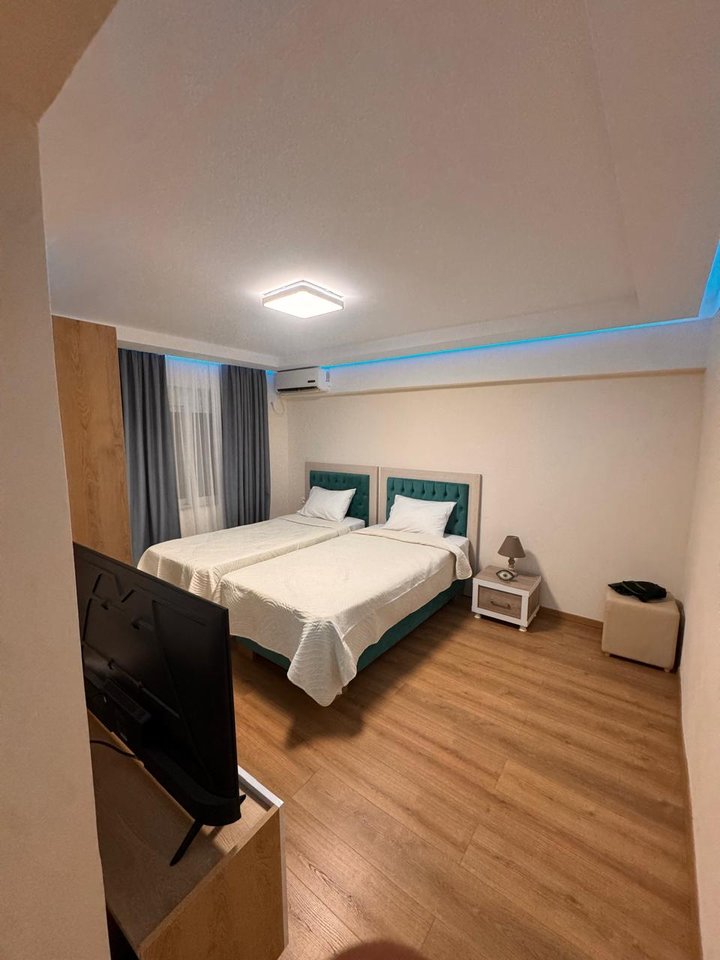 SARANDE, JEPET ME QIRA STUDIO APARTAMENT ME VERANDE ME PAMJE NGA DETI