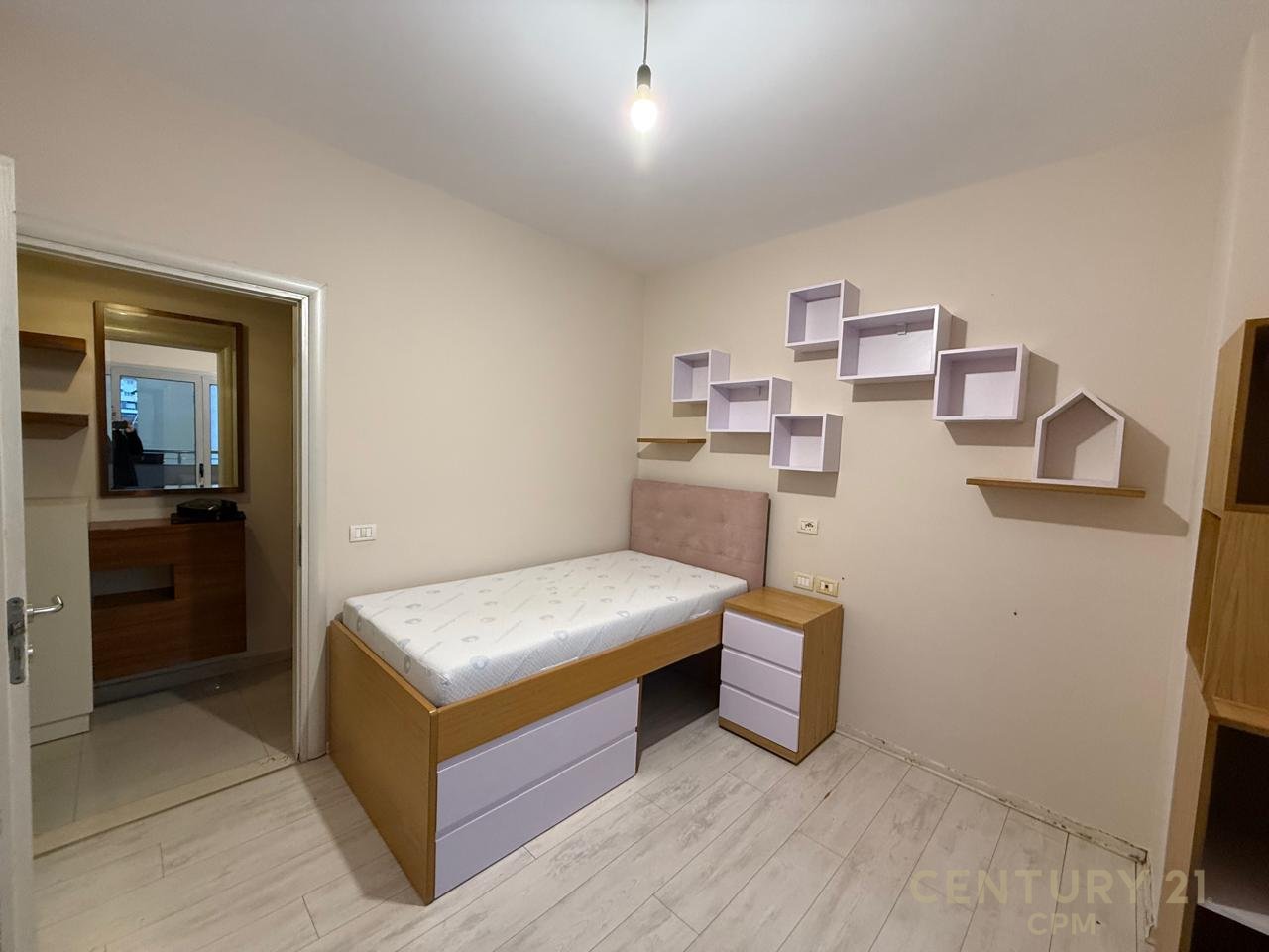 NE KOMUNEN E PARISIT JEPET APARTAMENT 2+1 PER QIRA