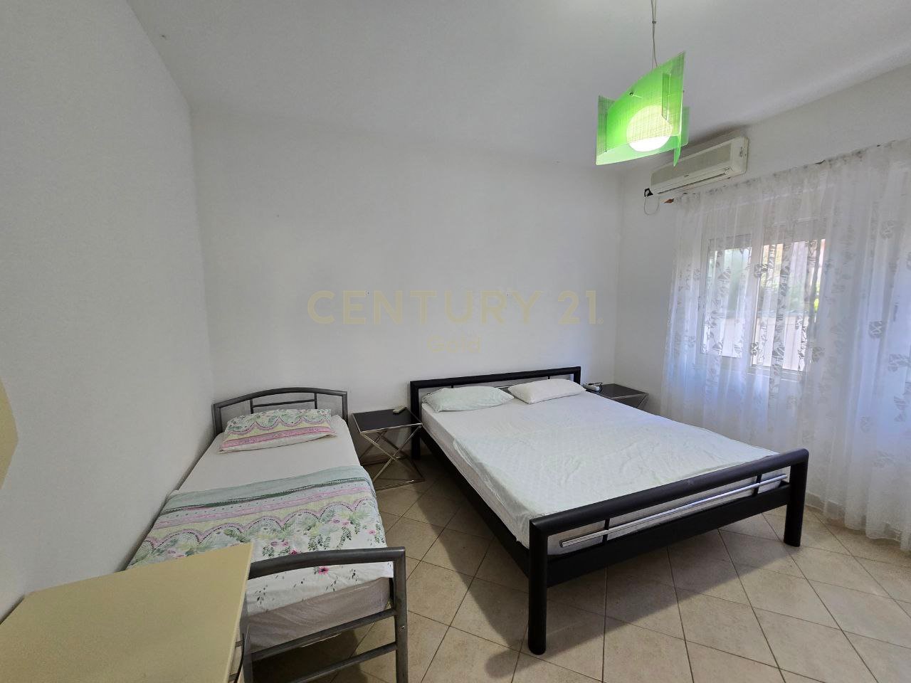 APARTAMENT 2+1 ME OBORR PER SHITJE TEK LURA 1