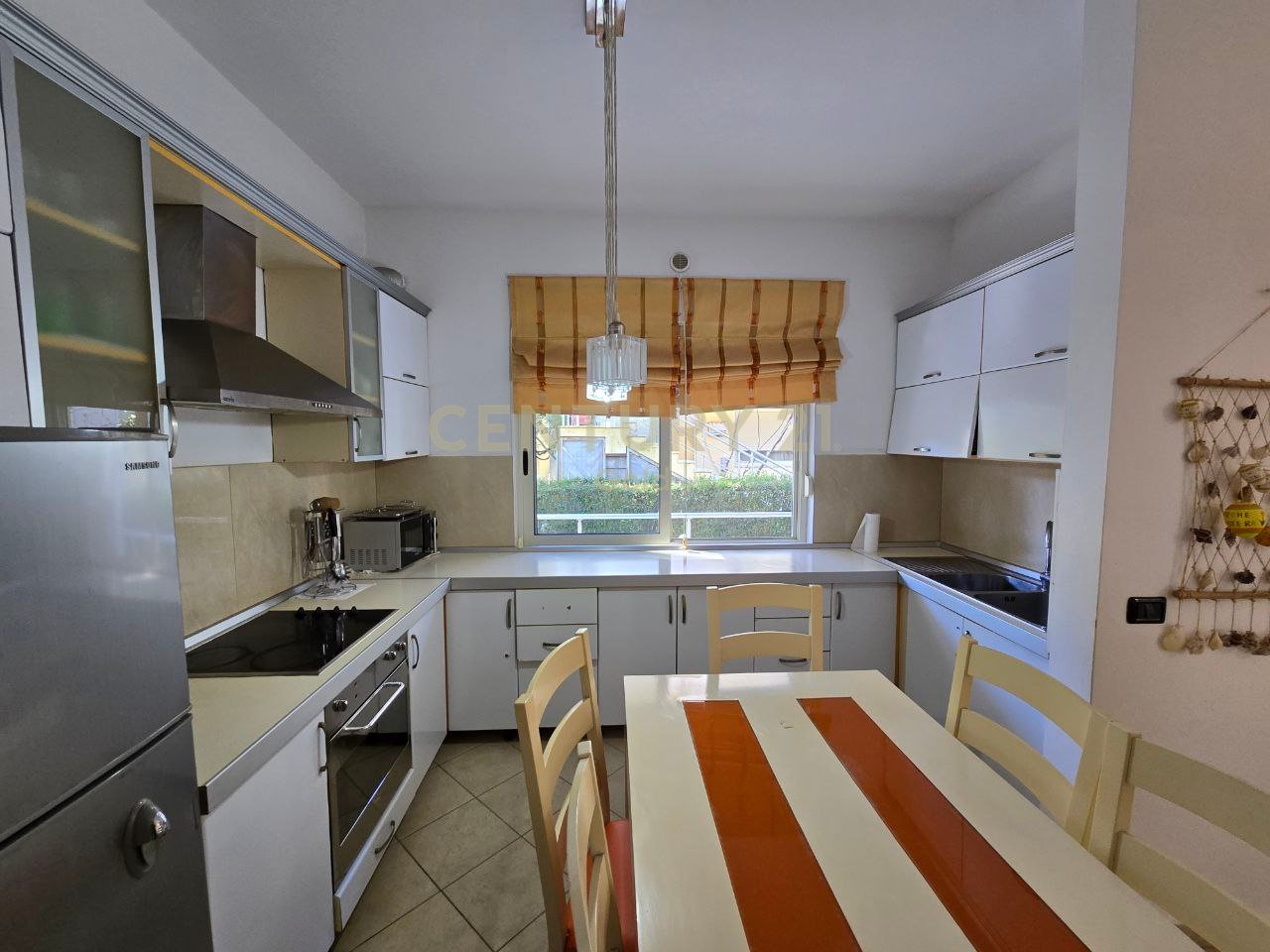 APARTAMENT 2+1 ME OBORR PER SHITJE TEK LURA 1